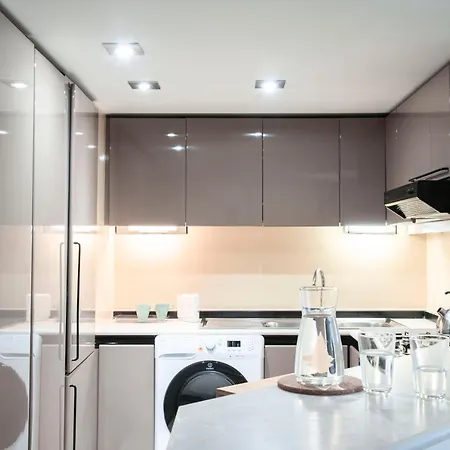 - Walk To Navona - Full Kitchen - Fast Wi-fi & A-c
