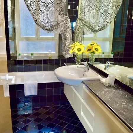 Apartment - Walk To Navona - Full Kitchen - Fast Wi-fi & A-c