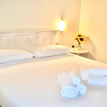 Apartment - Walk To Navona - Full Kitchen - Fast Wi-fi & A-c *