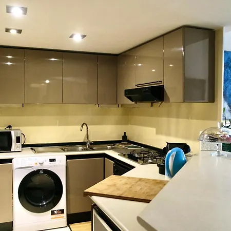 - Walk To Navona - Full Kitchen - Fast Wi-fi & A-c Apartment *